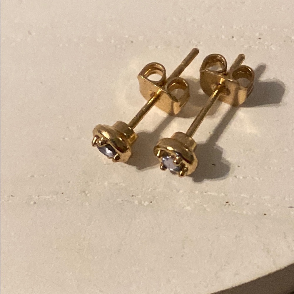 Gold tone Tanzanite Stud Earrings. New. Diamonds International. 5 Pairs - Picture 3 of 8